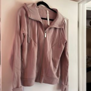 Size 10 Lululemon mauve color athletic jacket almost like new/ no stains